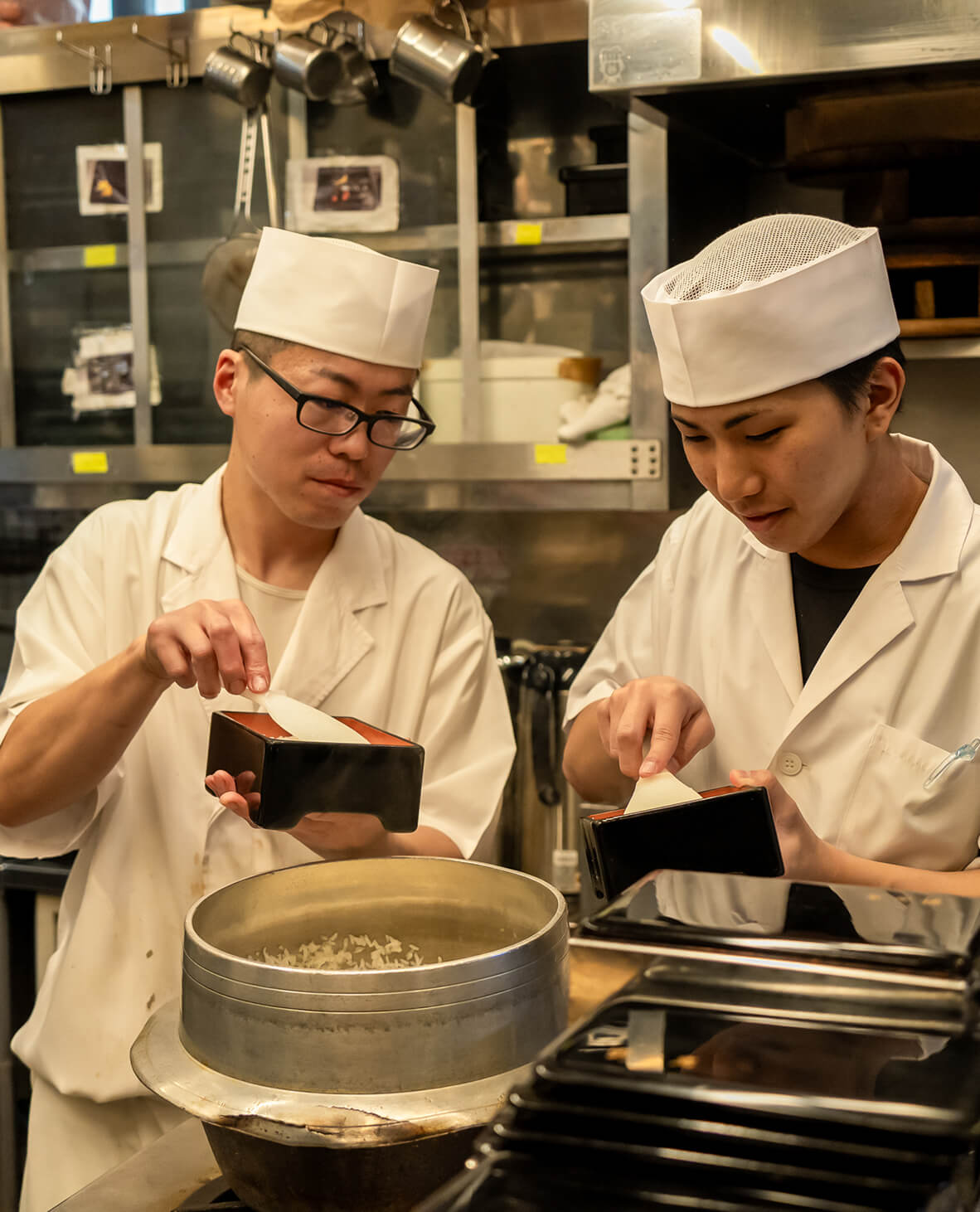 料理人の技術指導の様子